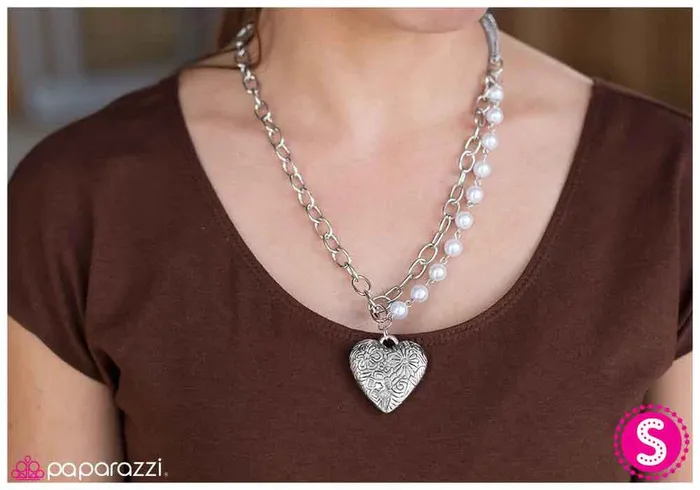 Necklaces Paparazzi Necklace My Heart Is Set On You White Paparazzi Jewelry