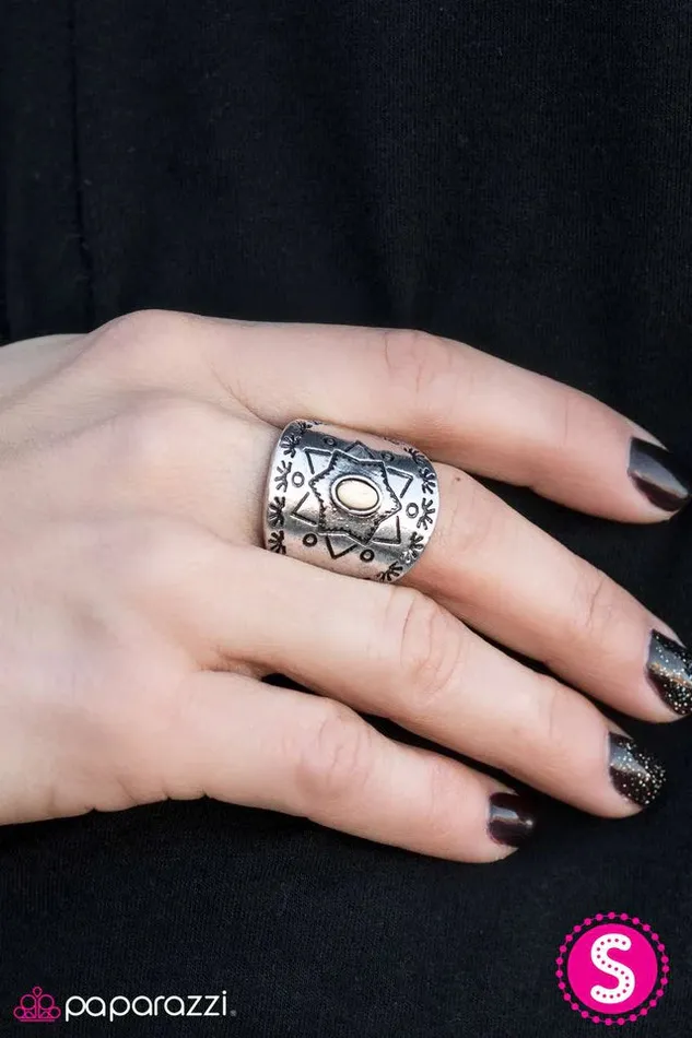 Paparazzi Jewelry Rings Paparazzi Ring Desert Dweller White